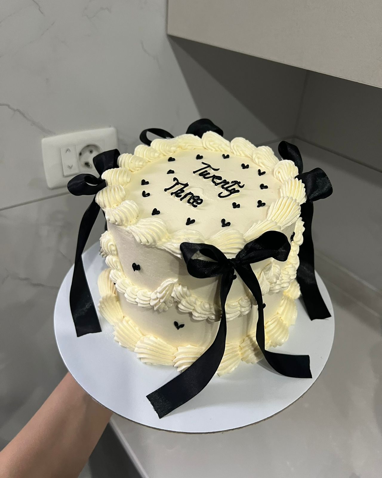 7 Inch Vintage Cake with Bows